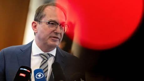 „Wir rüsten uns gegen steigende Bedrohungen“ – Dobrindt stellt Verfassungsschutzbericht vor