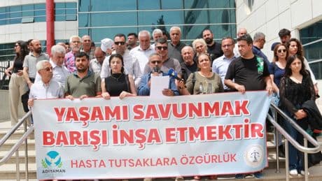 Adıyaman'da adliye önünde hasta mahpus açıklaması: Tecrit kaldırılsın, hasta mahpuslar serbest bırakılsın