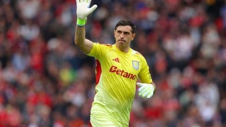Man Utd transfer news: Emi Martinez makes decision as Victor Osimhen talks opened