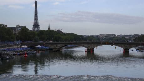 La policía investiga el hallazgo de cuatro cadáveres encontrados en el río Sena cerca de París