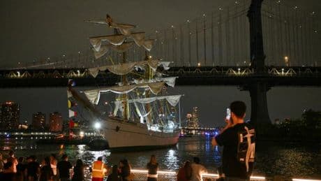 Collision mortelle entre un voilier et le pont de Brooklyn à New York : “Une tragédie difficile à expliquer”