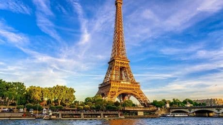 La Torre Eiffel crece varios centímetros en verano