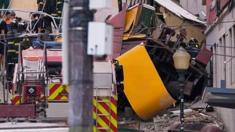 Le funiculaire de Gloria à Lisbonne déraille, faisant plusieurs morts