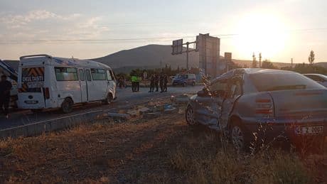 Konya'da tarım işçilerini taşıyan minibüs kaza yaptı: 16 kişi yaralandı