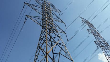 Un mes después del apagón en España, seguimos arrastrando el mismo problema que nos llevó a él: las redes eléctricas