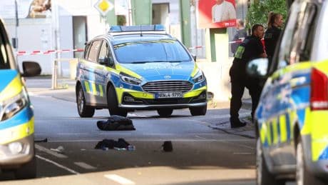 Wuppertal: Mann greift mit Messer Passant an — Polizei schießt