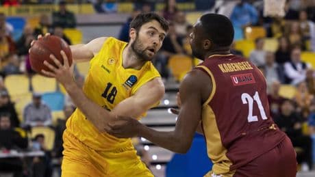 Mike Tobey: "Lo importante es ganar a UCAM Murcia y prepararnos para el playoff"