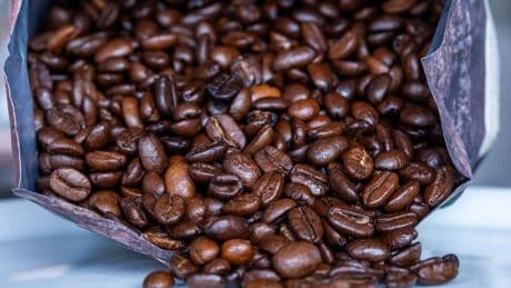 Kaffeediebe stehlen Hunderte Packungen aus Supermärkten