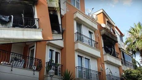 Gurbetçi aile Antalya'ya tatile geldi; 3 saat sonra evleri yandı