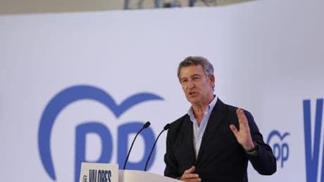 Feijóo llama a “rebelarse” contra la “involución democrática” que vive España