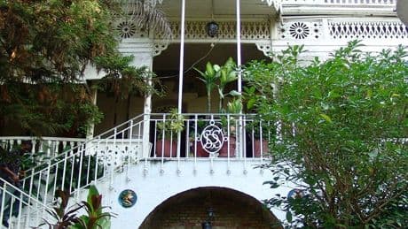 Haiti: Legendäres Grandhotel Oloffson in Port-au-Prince von Banden niedergebrannt