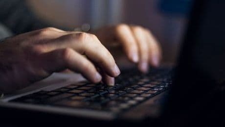 Internet Watch Foundation: Zahl der KI-Videos von sexuellem Kindesmissbrauch nimmt zu