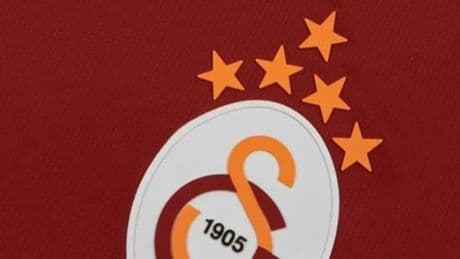 Galatasaray'ın arması artık 5 yıldızlı! Yeni formalar taraftarla buluştu
