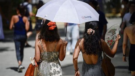 Holiday hotspots roast as first heatwave of the summer to bring 42C temperatures