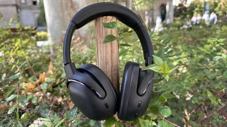 Los JBL Tour ONE M3 son los auriculares idóneos para olvidarse del cargador y aislarse del exterior