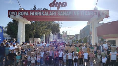 Grevdeki DYO işçilerinin çocukları Ginko Kitap ile boyama atölyesinde buluştu: ​​​​​​​"Çikolata hakkımız söke söke alırız"