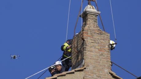 Conclave : début de l’installation de la cheminée sur la chapelle Sixtine au Vatican