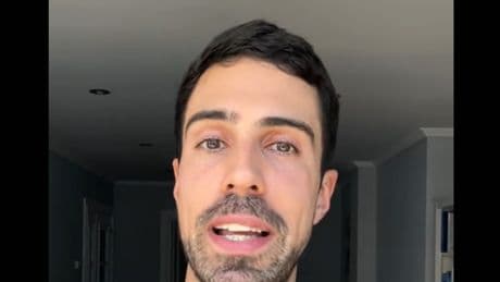 Alex Docampo, dermatólogo: "Estos puntos en la nariz no son acné ni comedones, sino acúmulos de sebo oxidado en el poro"