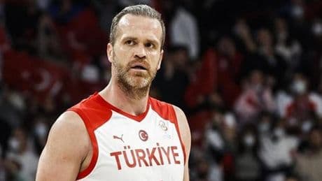 Oğuz Savaş, aktif basketbol kariyerini noktaladı