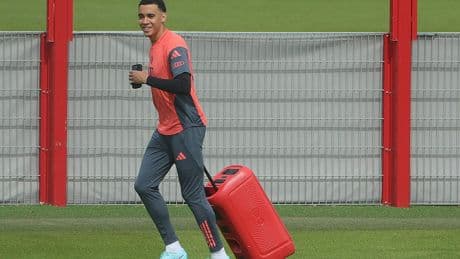 Davies schaut ohne Krücken vorbei - Musi(k)ala im Bayern-Training