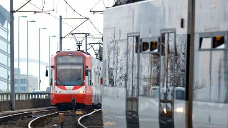 Drama am Heumarkt in Köln - Fußgänger von Straßenbahn überrollt – tot