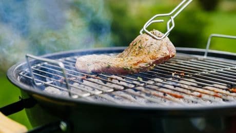 Nie wieder zu viel oder zu wenig: Die optimale Menge an Fleisch und Beilagen für Ihre Grillrunde