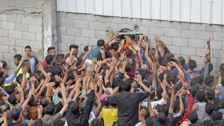 Israël claimt dat Hamas goederentrucks inneemt: noodhulp Gaza komt nauwelijks op gang