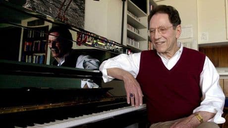Muzikaal satiricus Tom Lehrer (97) overleden, bekend van The Elements-song