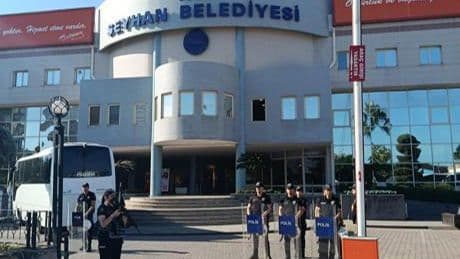 Adana'da Seyhan ve Ceyhan belediyelerine operasyon!