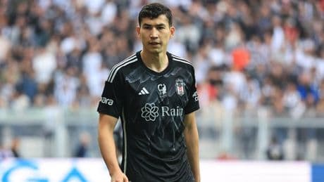 Beşiktaş'a Bakhtiyor Zaynutdinov piyangosu: Kazak futbolcu Rusya yolcusu