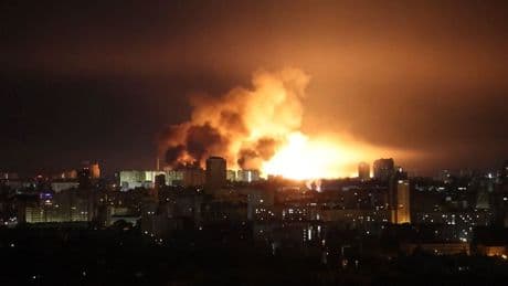 Grote Russische drone- en raketaanval op Kyiv, uren na start gevangenenruil