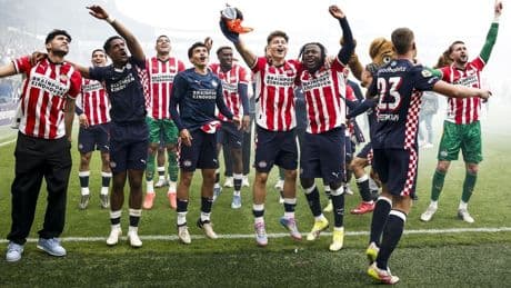LIVE Eredivisie: PSV grijpt landstitel, Ajax treurt in Amsterdam