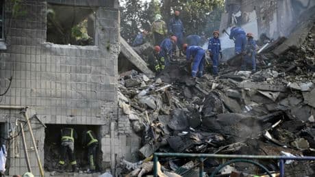 Ukraine : au moins 14 morts à Kiev, un lourd bilan à la suite d'une attaque russe