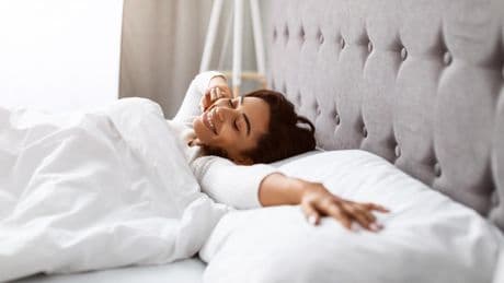 Ni fresas ni manzanas, esta es la fruta que ayuda a dormir bien por su alto contenido de melatonina: “Resulta fundamental para nuestra salud”
