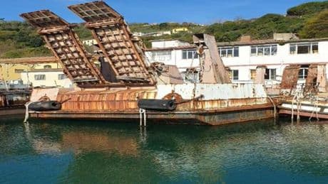 La Spezia, il cimitero delle bettoline a Marola sta per svuotarsi. Venduti in blocco 46 scafi