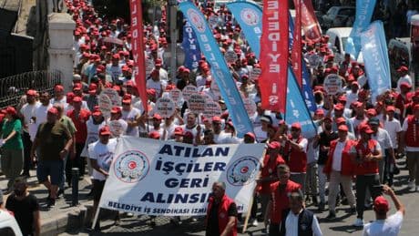İzmir’de siyasi partilerden işten atmalara karşı ortak çağrı: İzBB’de işçi kıyımına karşı mücadeleyi büyütelim