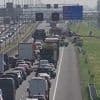 Drukke vrijdagspits met 900 km file: auto’s in brand op snelweg en waarschuwing voor hitte