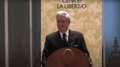 Vargas Llosa desde el atril del Juan de Mariana: &quot;Descubrir el liberalismo fue descubrir un camino de salvación&quot;