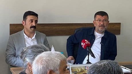 Veli Ağbaba, muhtarlarla bir araya geldi: 'PKK'ya silah bırak diyorlar, diğer yandan CHP’li belediyelere terörden kayyum atıyorlar'