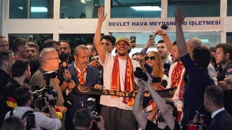 Nach Bayern-Abschied: Sané landet in Istanbul – und Millionen Menschen sehen zu