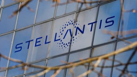 Stellantis annonce une perte nette de 2,3 milliards d'euros au premier semestre 2025