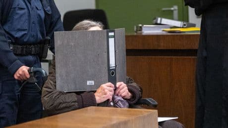 Schwurgericht München: Lange Haftstrafe für 90-Jährige, die ihre Freundin mit Kochtopf erschlagen hat