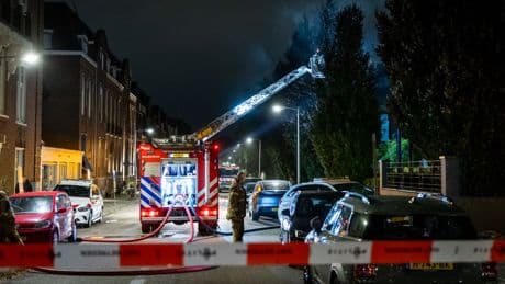 Viertal uit brandende woning gehaald in Amsterdam