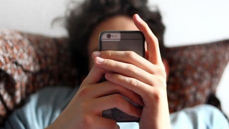 Altersgrenze für Social Media: Kein Bier, kein Tiktok, ganz einfach