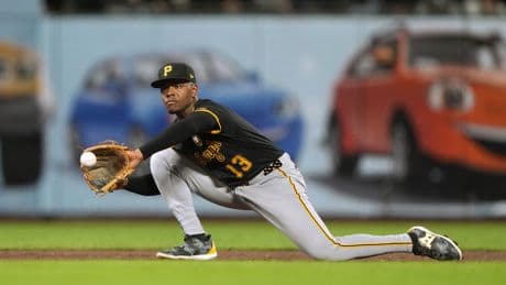 Reds acquiring Ke’Bryan Hayes from Pirates in MLB trade deadline splash