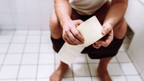 Nachschmieren: Warum bleibt der Po manchmal nach Stuhlgang schmutzig?