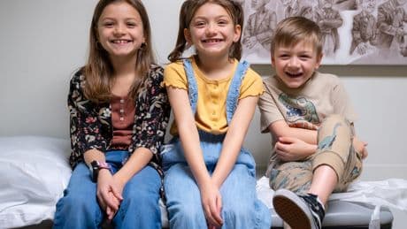 Una terapia española salva la vida de “la familia con peor suerte del mundo”