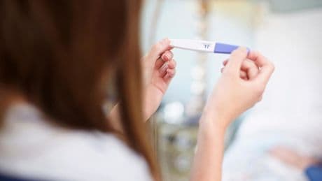 Der geheime Code der Liebe: Meine 15-jährige Tochter ist schwanger – für eine Abtreibung ist es zu spät