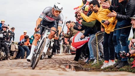 Mathieu van der Poel en Puck Pieterse rijden wereldbeker mountainbike in Nove Mesto