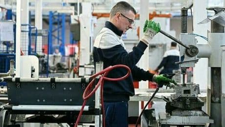 Lavoro, crescono i posti tra servizi e industria. Tengono agricoltura e costruzioni